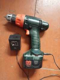 Шуруповерт Black and Decker.