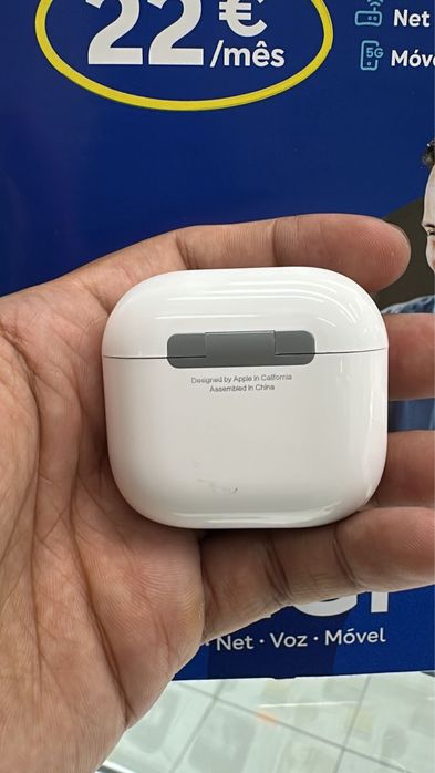 Airpods 4- Novos, Selados , com cancelamento de Ruido