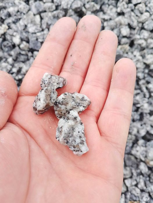 Grys Granitowy szary bez przebarwień / Kruszywa Ogrodowe / Transport