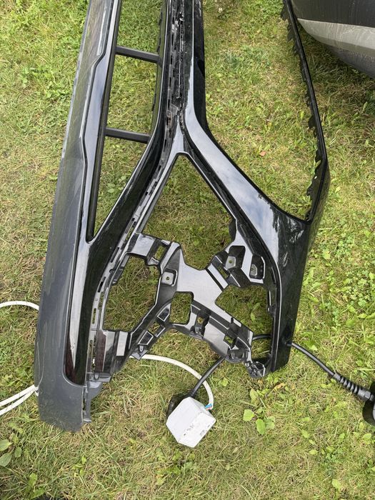 Бампер Audi Q8 e-tron S line в хорошому стані