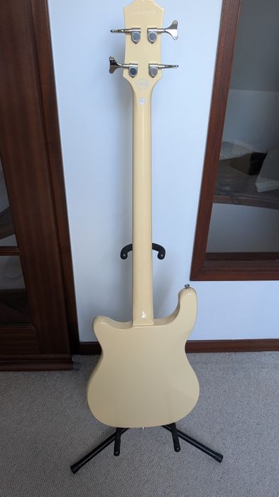 Gitara basowa Epiphone Embassy PRO Bass w kolorze Antique Ivory