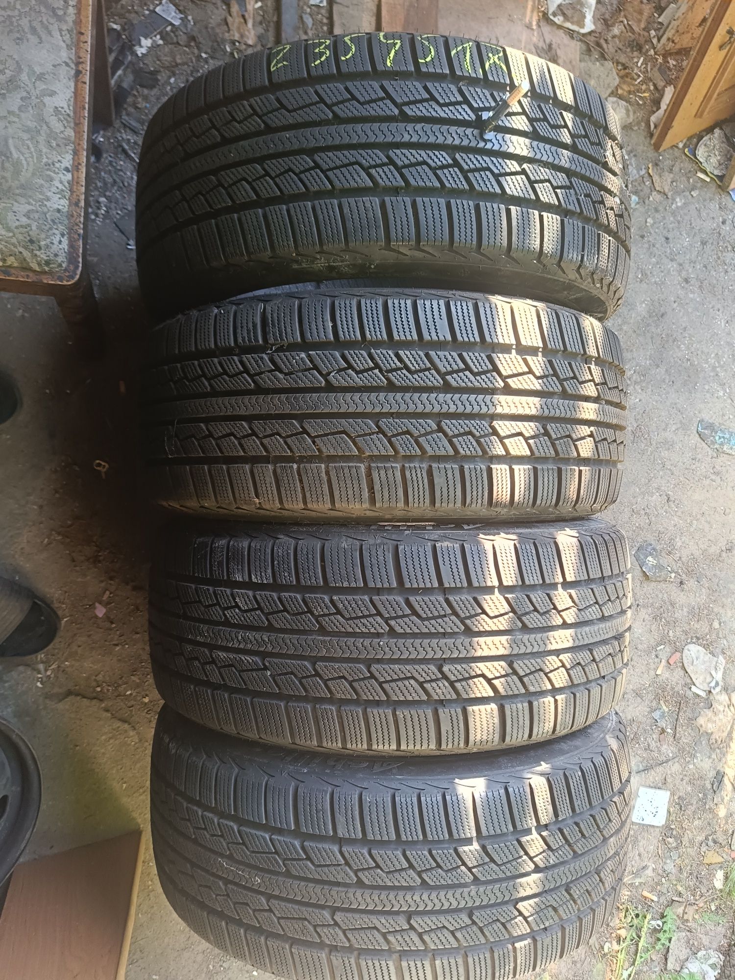 Opony zimowe 235/45r17