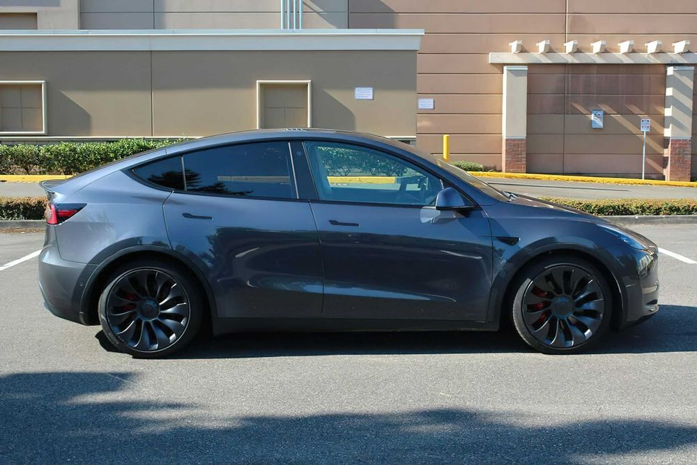 Tesla Model Y Performance      2022