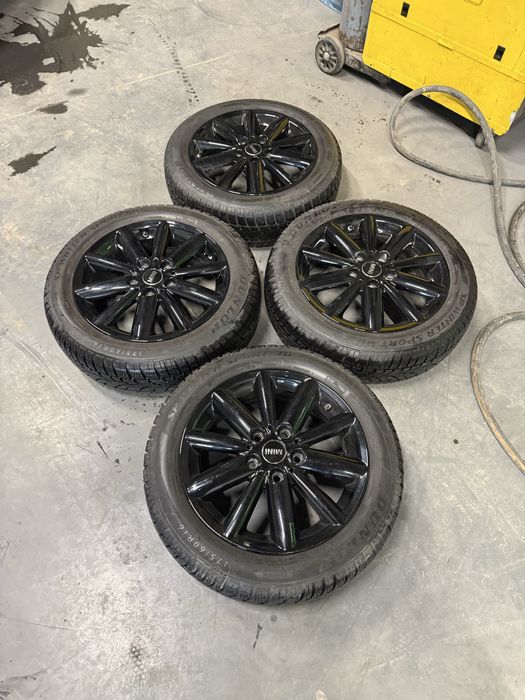 Oryginalne felgi MINI + opony zimowe Dunlop SP Winter Sport 3D