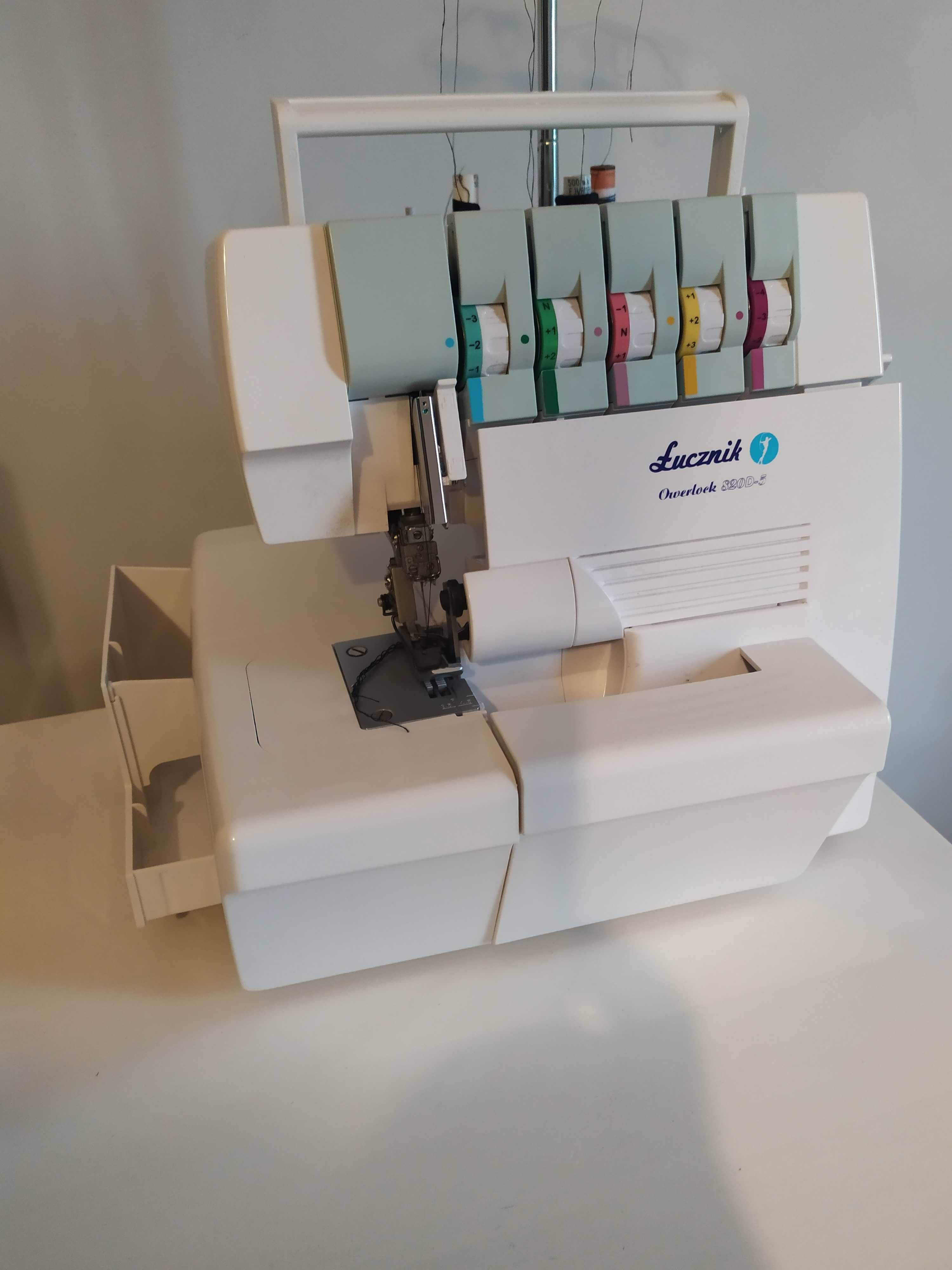 Overlock 5 nitkowy Łucznik 820D-5