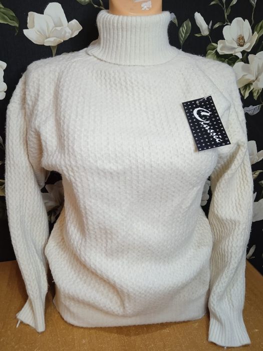 РОЗПРОДАЖ.светри жіночі нові.