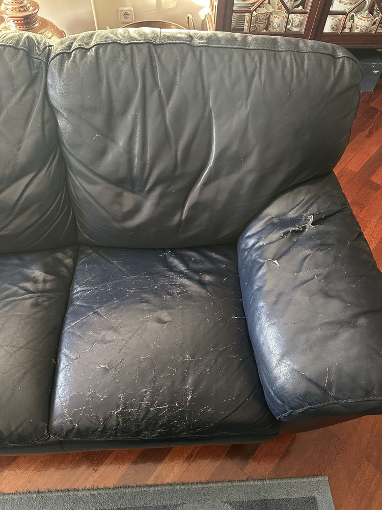 Sofá-cama de pele azul escuro