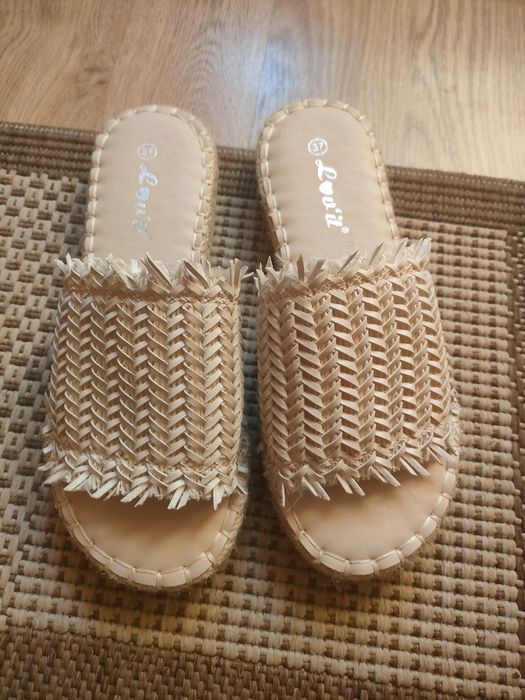 Beżowe klapki plecione, damskie,