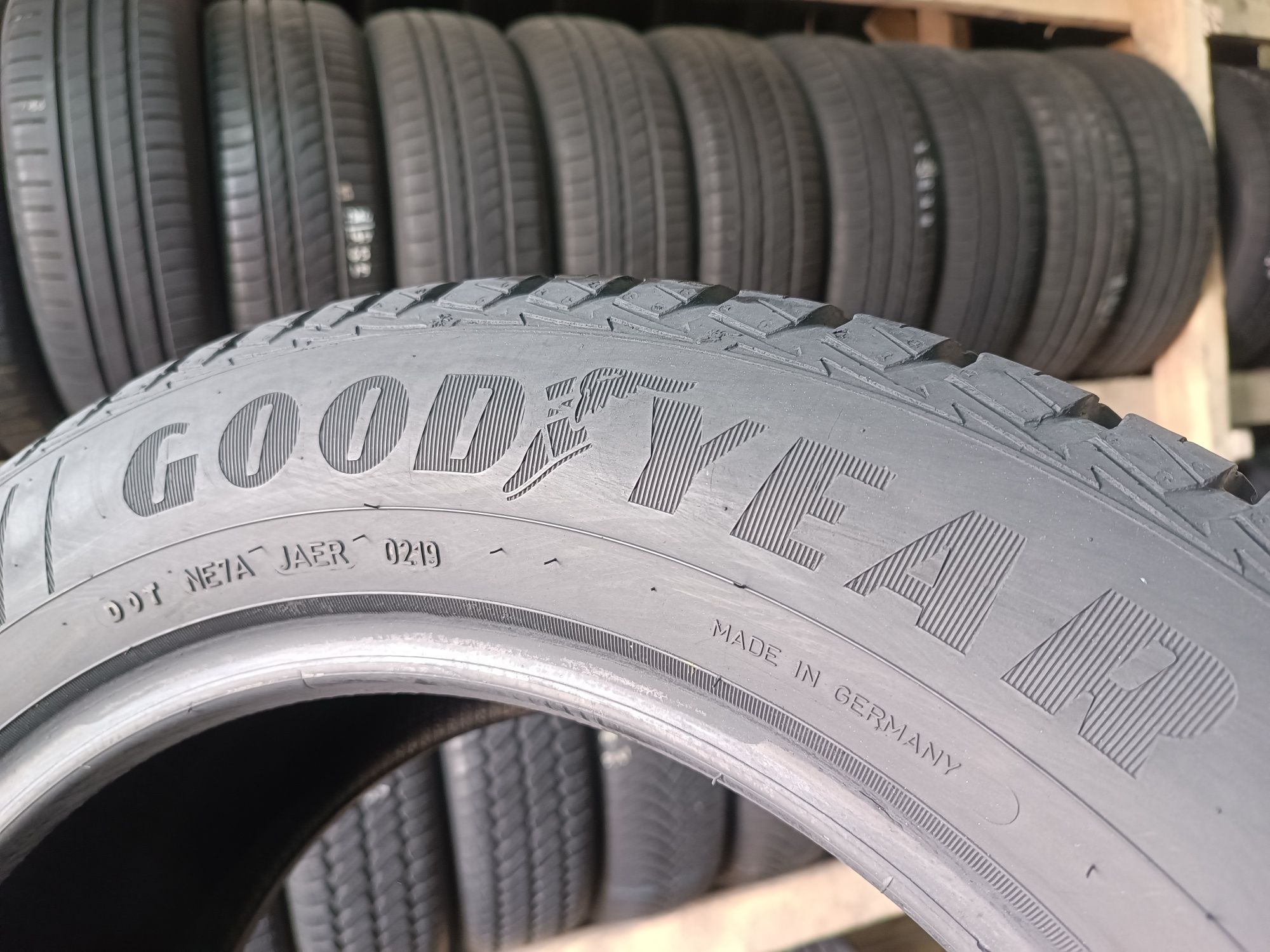 Всесезонні шини GOODYEAR 235/55 R17 резина Р17
