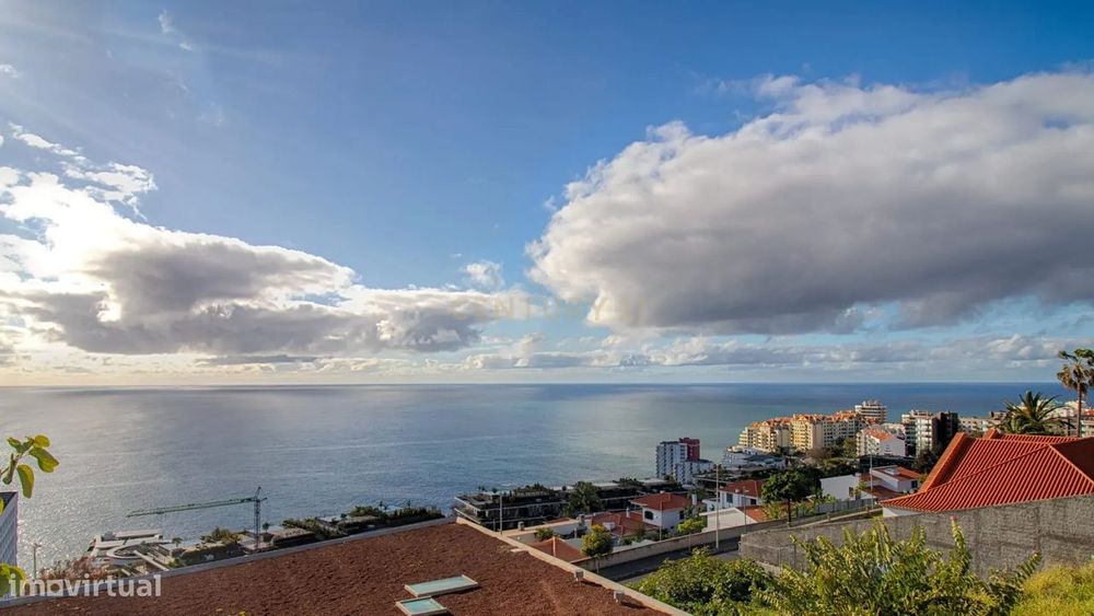 Moradia T4 com espléndida vista mar em Casa Branca
