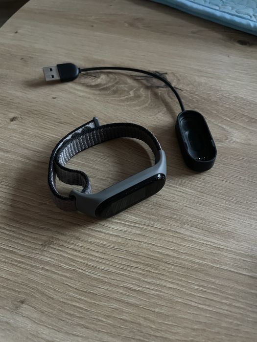 MI band 4 z ładowarką