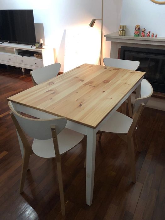 Mesa branco e madeira + 2 cadeiras