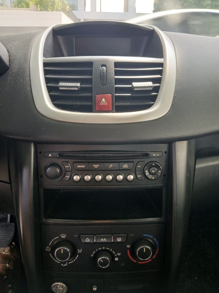 Peugeot 207 cinzento