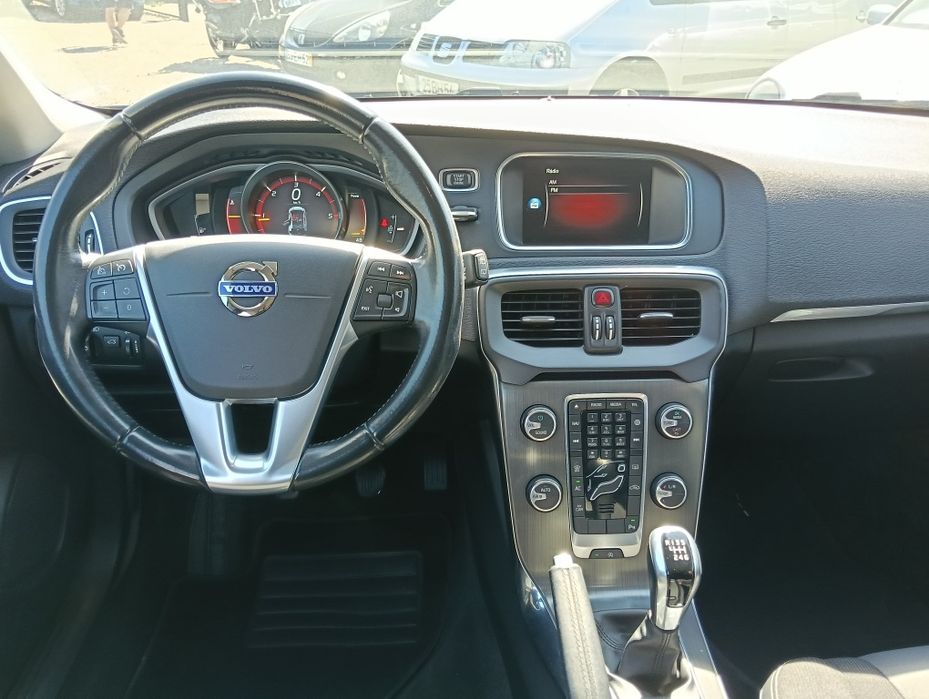 Volvo V40 D2 , Gasóleo, ano 2015, desde 168€/mes