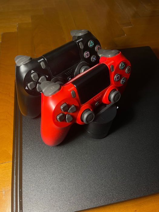 Ps4 pro 1tb, 2 dualshok, charging station + 3 гри, без коробки