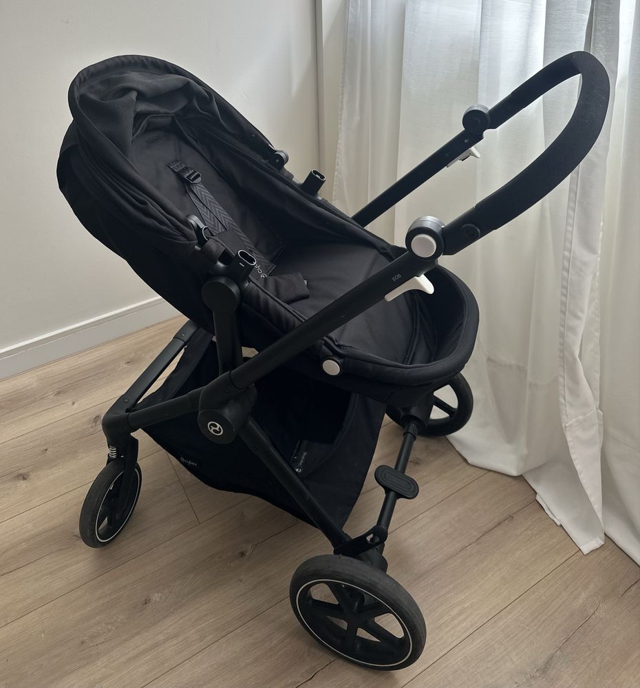 CYBEX Gold Carrinho de passeio EOS 2 em 1, preto + adaptadores ovinho