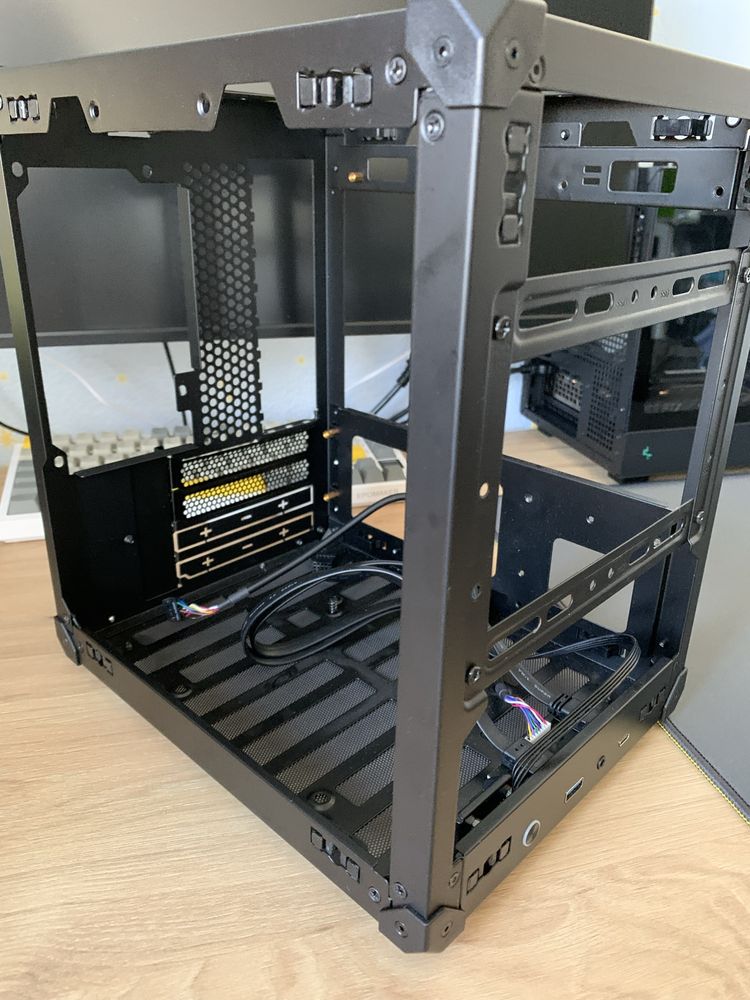 Корпус onsbo C6 Series Black ITX M-ITX