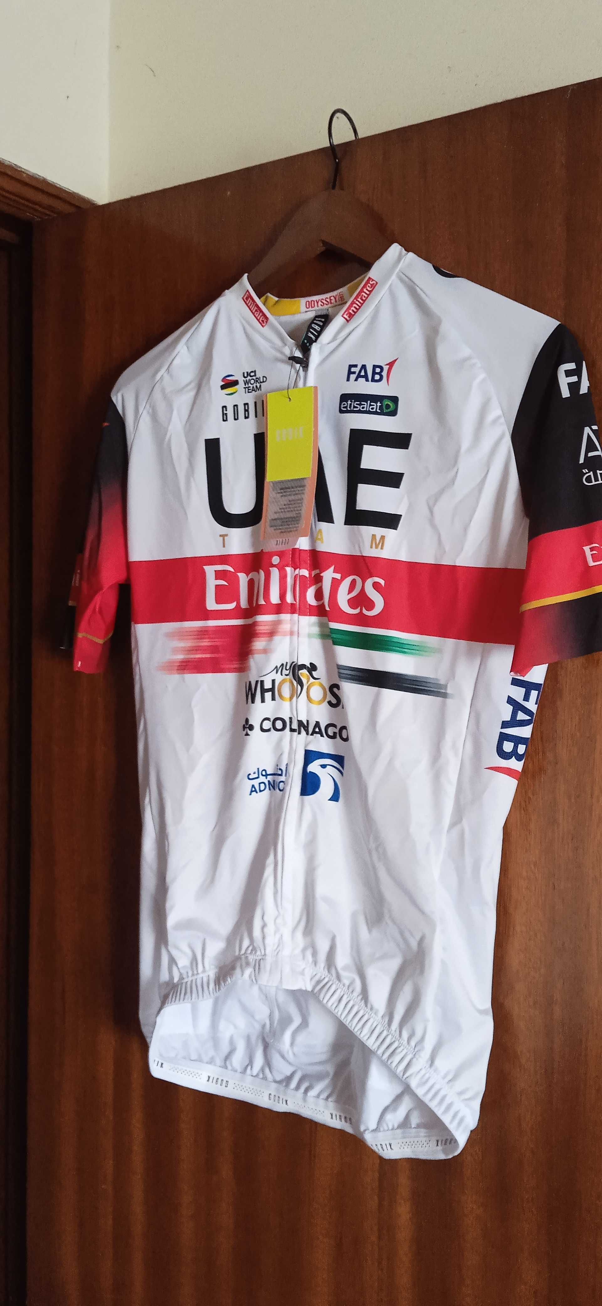 Equipamento oficial de ciclismo da UAE 2022 - Marca GOBIK.