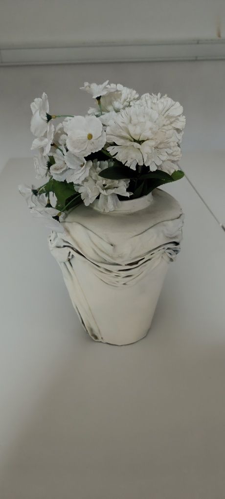 Jarra tamanho grande com flores artificiais