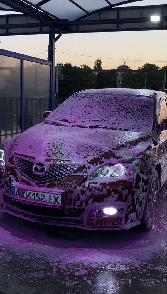 Mazda 3.        .