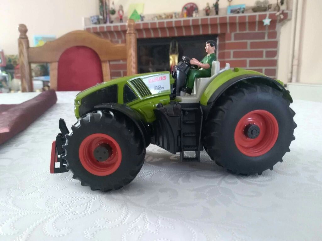 Model ciągnika CLAAS 950 AXION