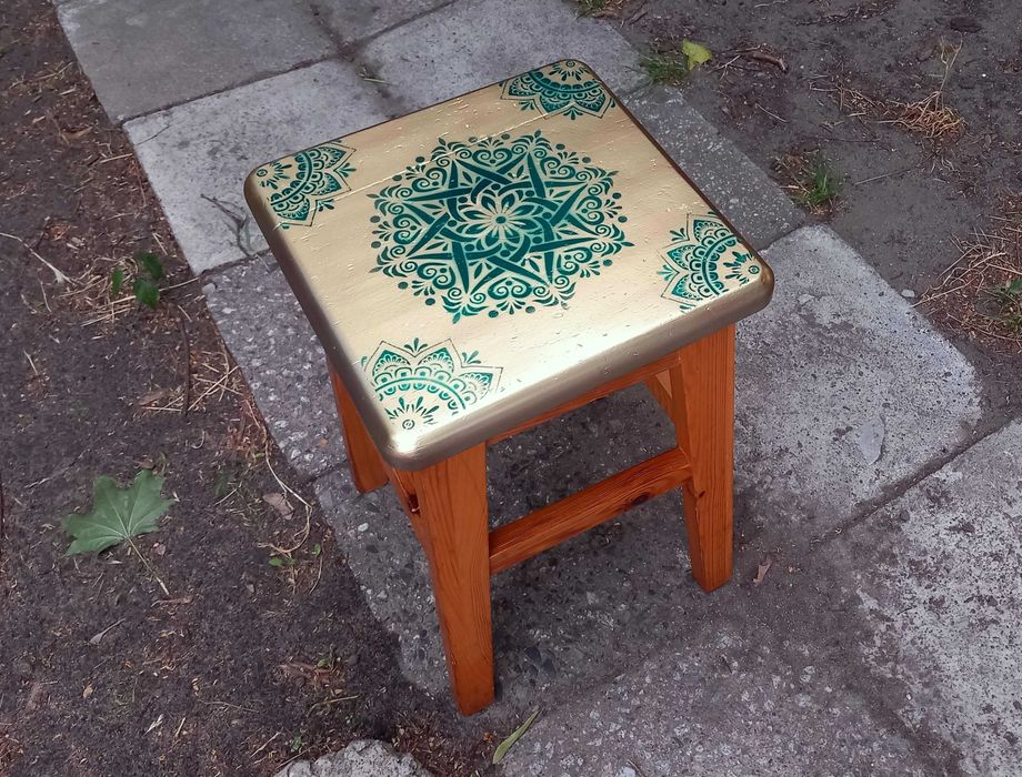 Solidny taboret Piękny stołek drewniany wys.46cm, blat 30x30cm
