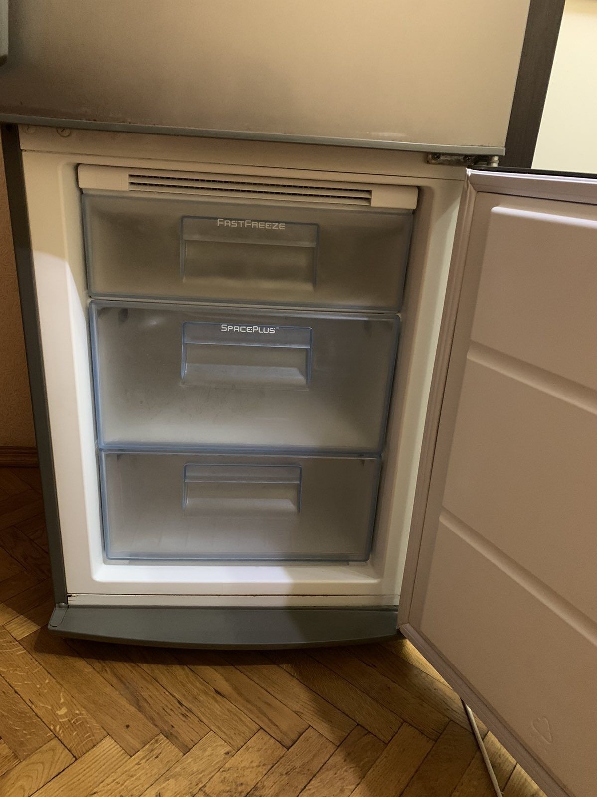 Продам холодильник Електролюкс