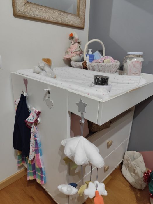 Trocador para bebé com arrumação