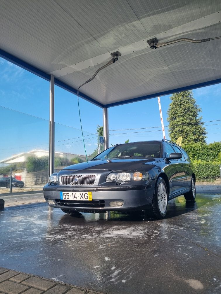 Aluga-se Volvo V70 – Ideal para férias em família ou escapadinhas!