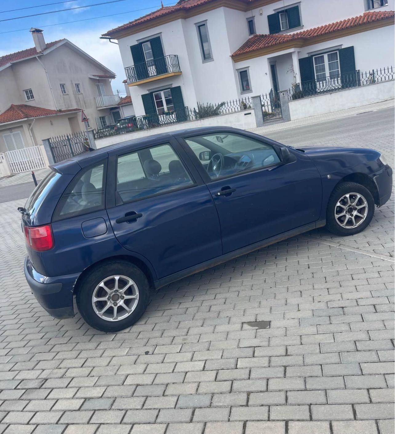 Carro IBIZA 4 portas
