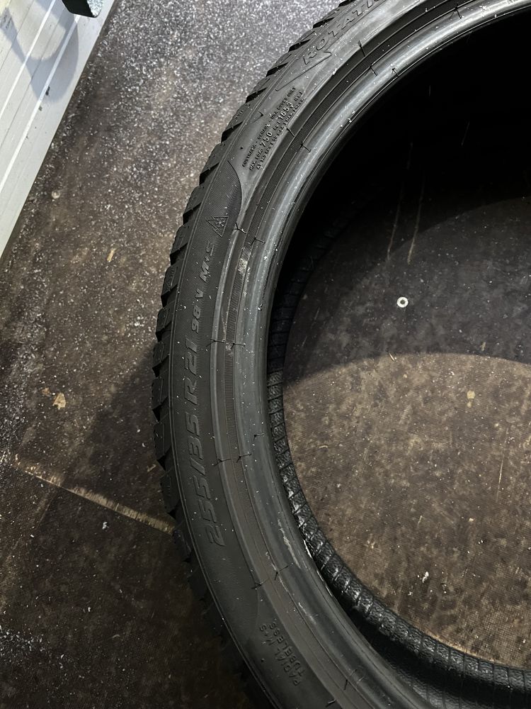 Dwie opony pirelli sottozero 3 255/35/21