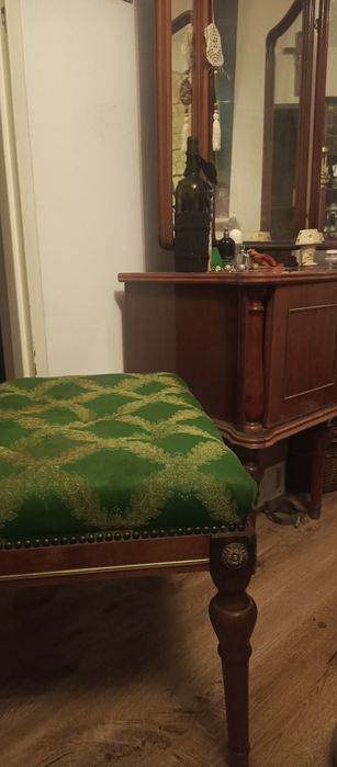 Toaletka damska z siedziskiem