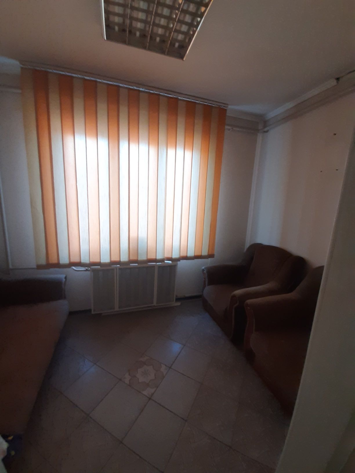 Комерційна будівля поблизу м.Чернівці, 402 кв.м, 13 сот, фасадна