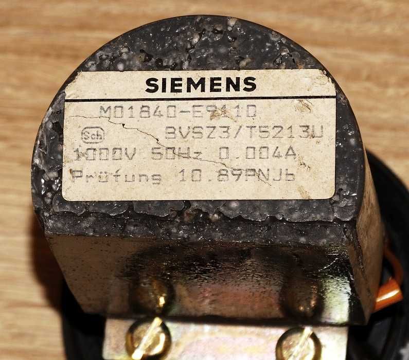 Miernik analogowy woltomierz tablicowy eA065 Schneider 1100 VAC RETRO