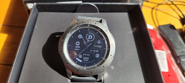 Smartwatch Samsung Galaxy Watch 46mm w srebrnym kolorze