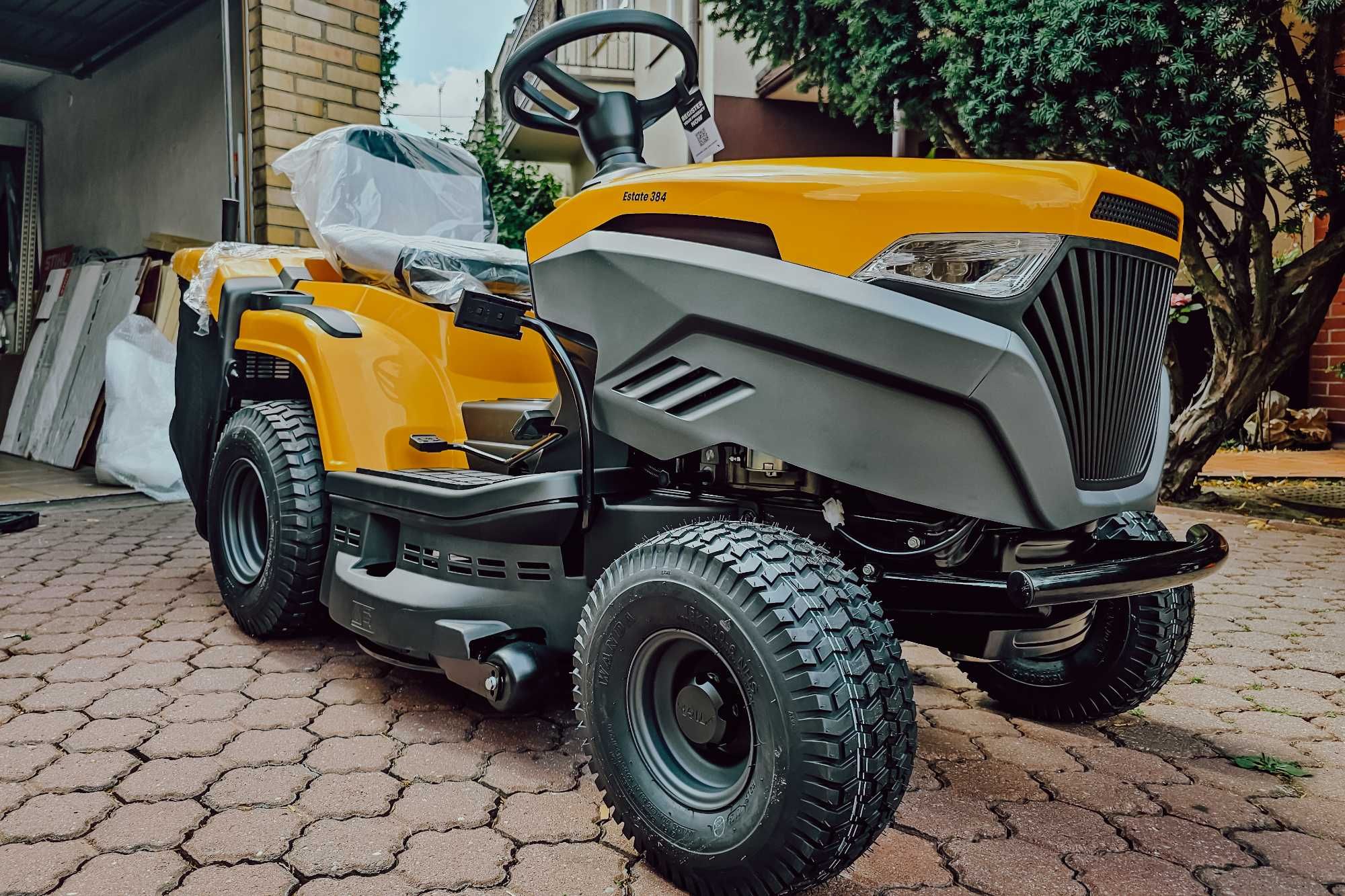 Traktor ogrodowy Estate 384