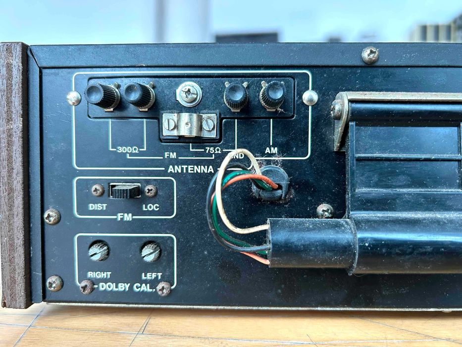 Vendo AKAi AA-810 DB com avaria na amplificação (provavelmente pré).