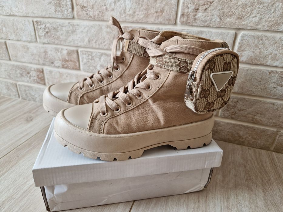 Продам жіночі високі кеди