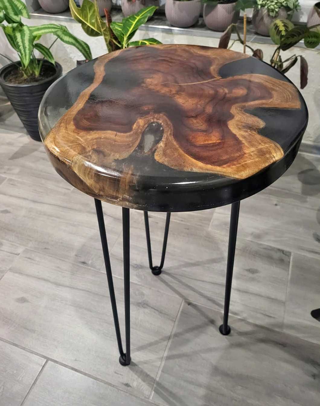 Loft stolik kawowy wysoki - drewno i żywica epoksydowa czarny okrągły