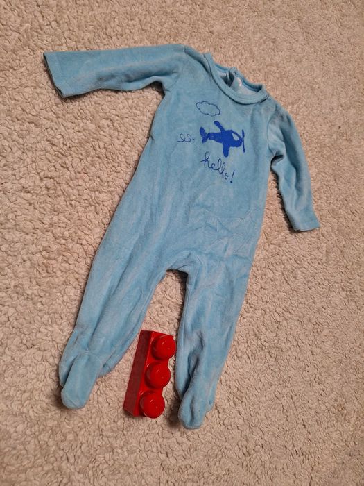 pajac ze stopami, welurowy z samolotem, dla chłopca