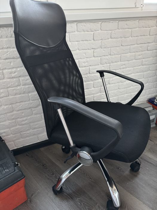 Крісло офісне Jysk (під ремонт або на запчастини)