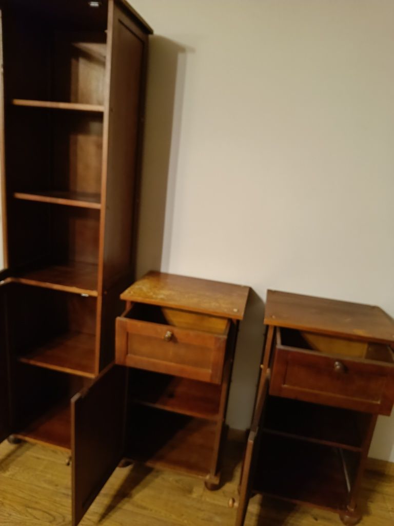 drewniane szafki i słupek drewno szuflady półki