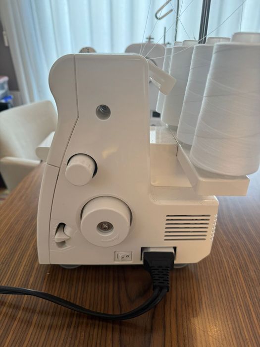 Eletrónico  maquina de costura