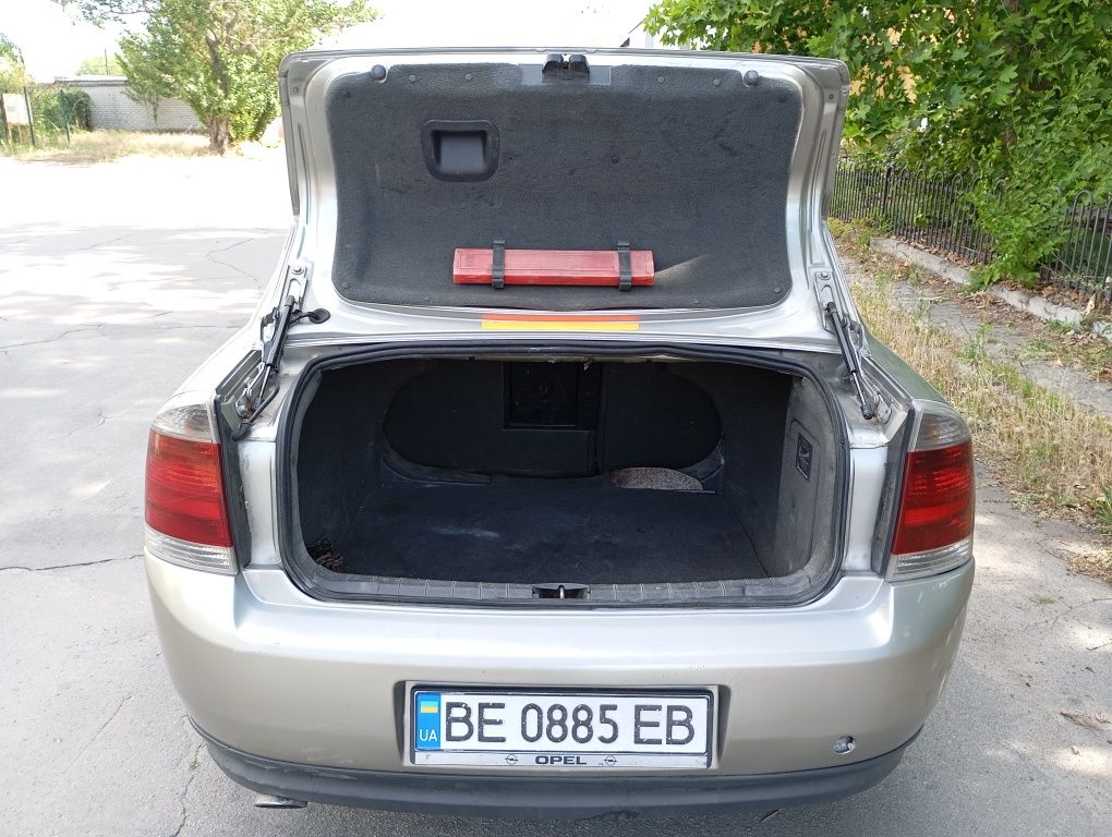 2003г. Opel Vectra Опель Вектра 1.8i Газ-Бензин Механика