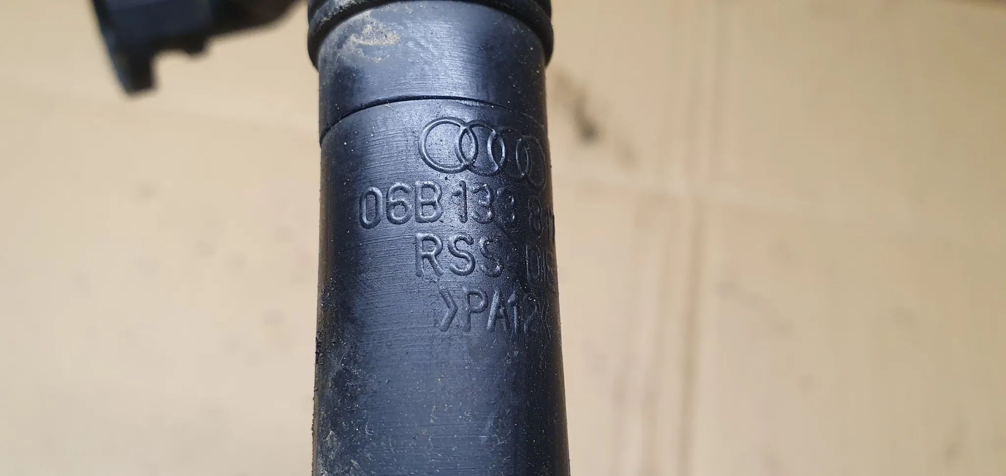 Rurka wąż przewód odmy Audi A4 B6 1.8T 06B133817S