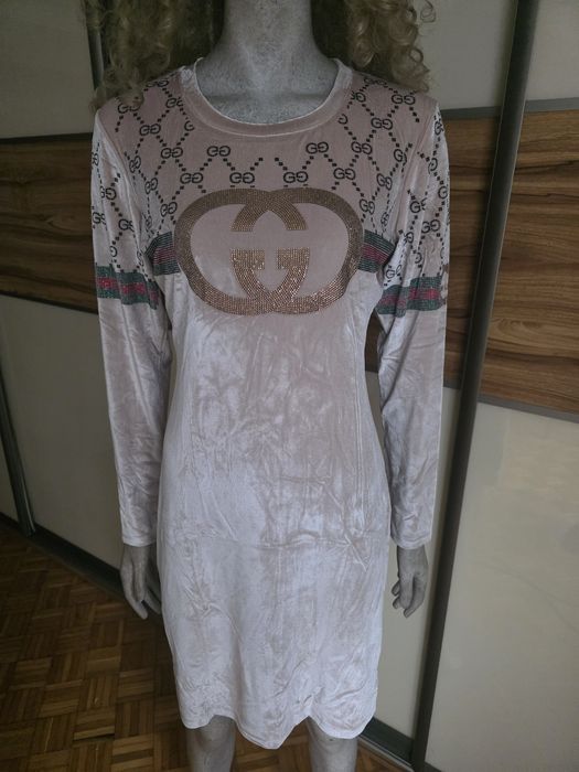 Sukienka damska GG w kolorze beżowym z cyrkoniami złotymi