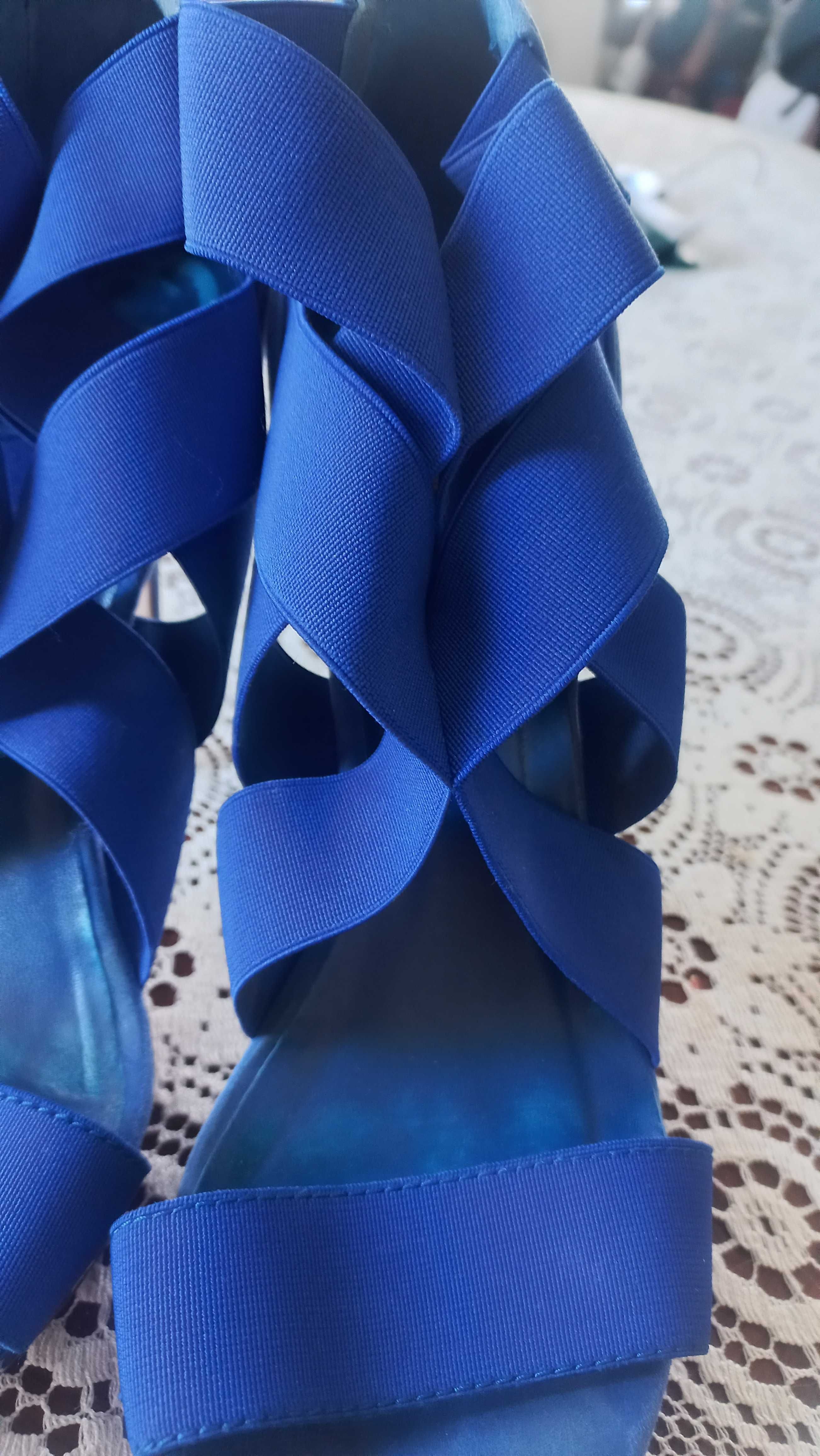 Синие яркие босоножки Zara р.39