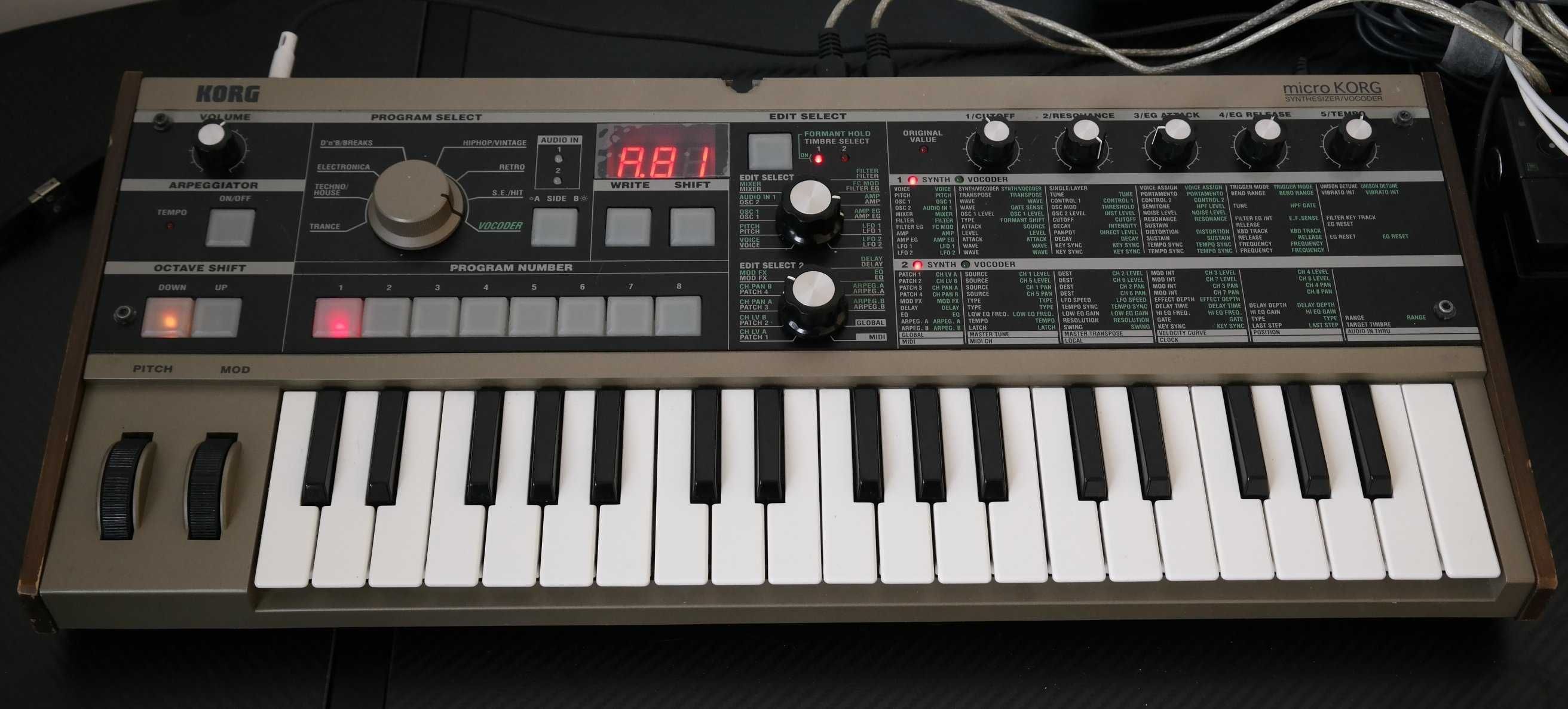 Sprawny syntezator Korg Microkorg + decksaver