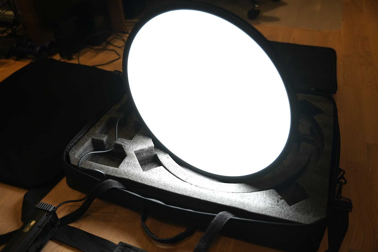 Okrągły panel Lampa LED Lishuai C-700RSV (3200K-5600K), 1065 lux, 60W