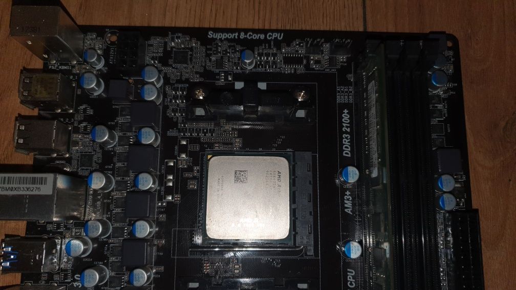 ASRock 970 Pro3 + Athlon II X3 435 + DDR3 2GB mały defekt.